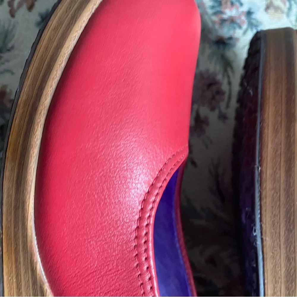 Crocs A-Leigh Leather Red Close Toe Wood Tone Stacked Platform Wedge Shoes 7W